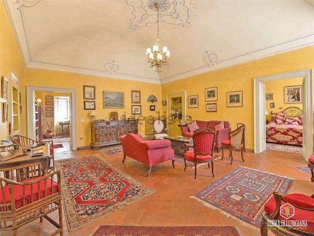 Appartamento in vendita di 172 m² in Via Cavour