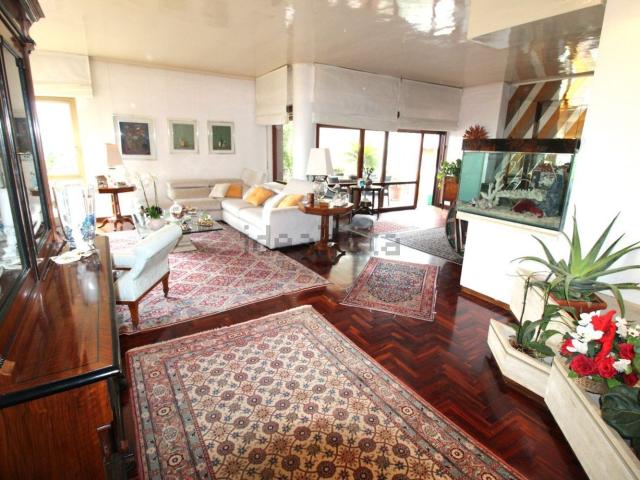 Appartamento in vendita di 172 m² in Via Calvi dell&apos Umbria