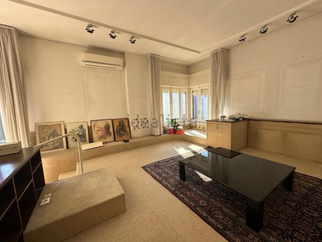 Appartamento in vendita di 172 m² in Via Carlo Mancini, 14