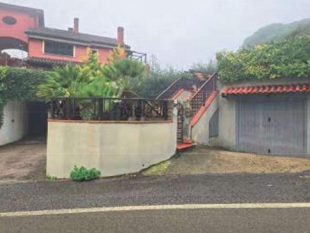 Appartamento in vendita di 172 m² in Via Arturo Toscanini