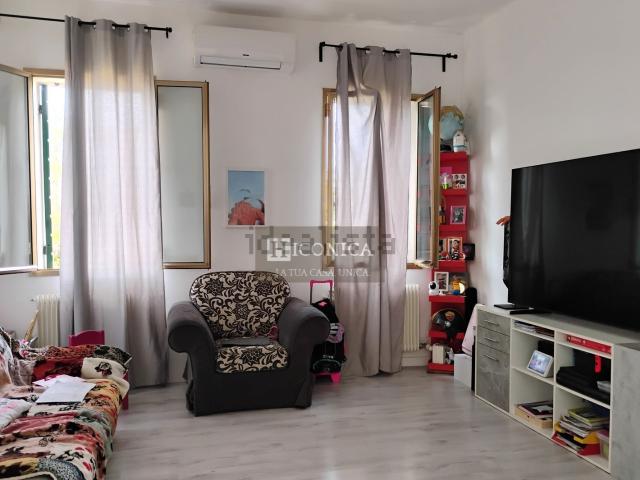 Appartamento in vendita di 172 m² in Via Bassa