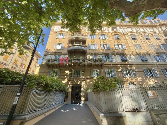 Appartamento in vendita di 172 m² in Via Giuseppe Casaregis, 50