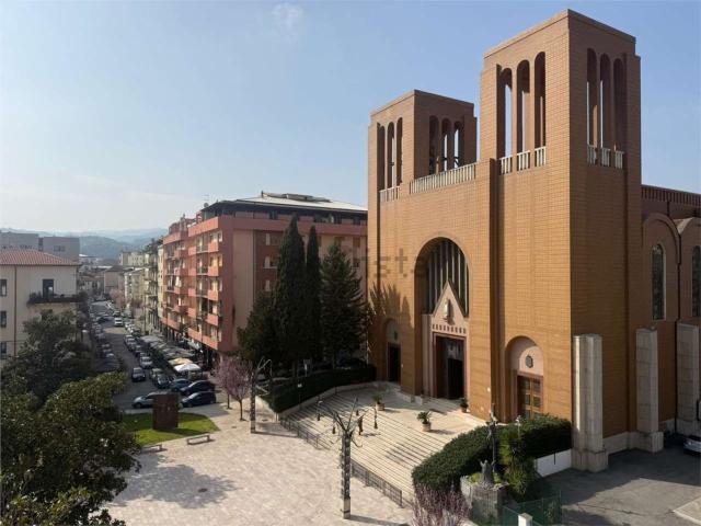 Appartamento in vendita di 172 m² in Via Giovanni Palatucci, 2