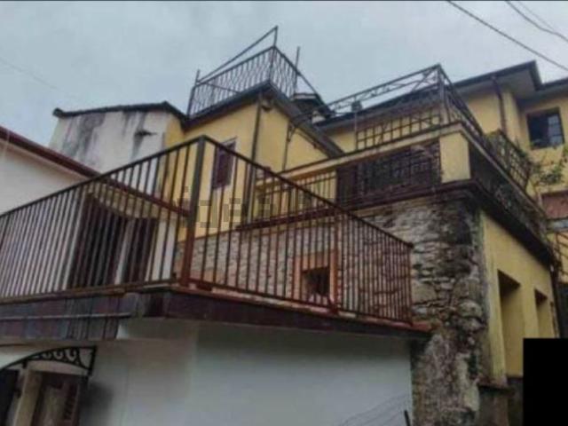 Appartamento in vendita di 172 m² in Via Dante Alighieri