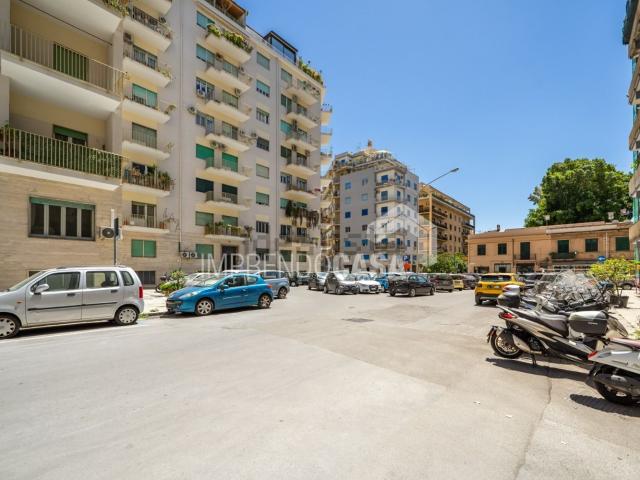 Appartamento in vendita di 172 m² in Via Edmondo de Amicis, 1