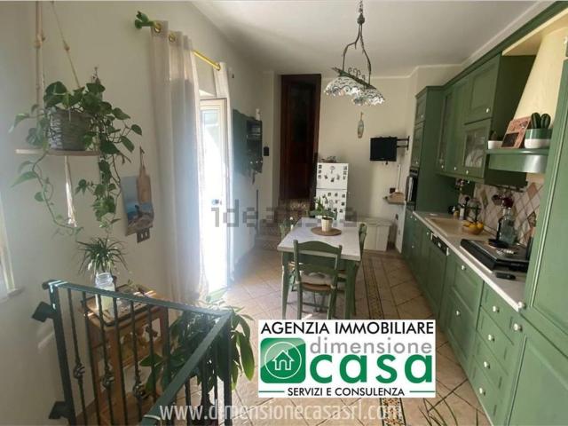 Appartamento in vendita di 172 m² in Via F. Sicurella, 32