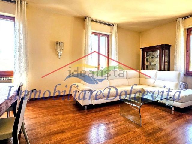 Appartamento in vendita di 172 m² in Via Madonna della Querce, 37