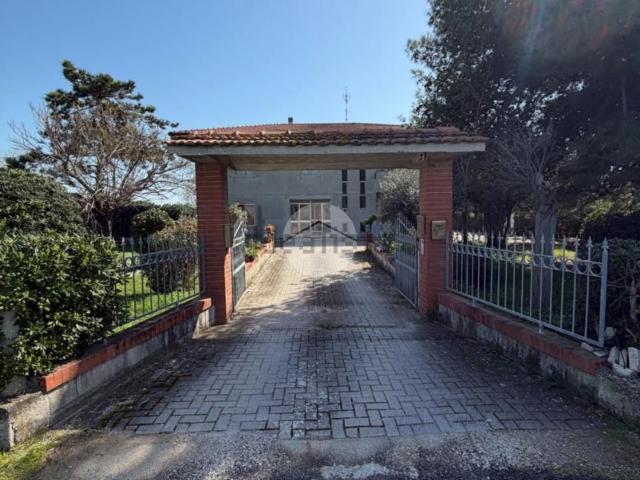 Appartamento in vendita di 172 m² in Via Mario Sironi, 7