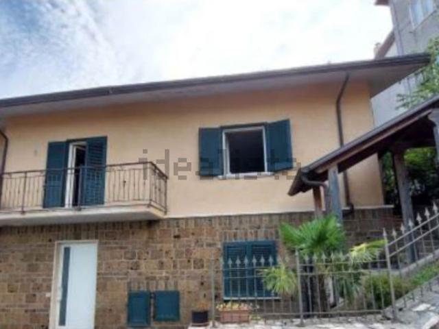 Appartamento in vendita di 172 m² in Via Umberto I
