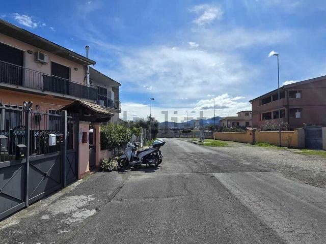 Appartamento in vendita di 173 m² in Via del Lago Regillo