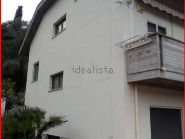 Appartamento in vendita di 173 m² in Via delle Genziane
