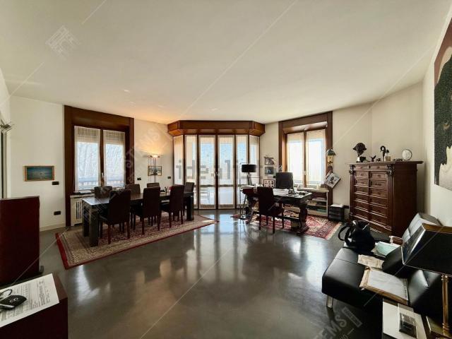 Appartamento in vendita di 173 m² in Via Federico Tesio, 25