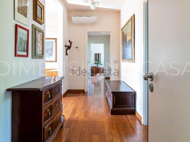 Appartamento in vendita di 173 m² in Via Flavio Gioia, 70