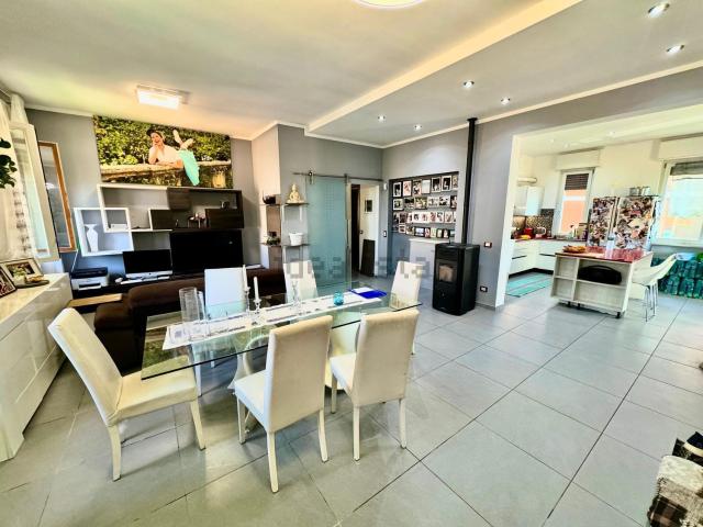 Appartamento in vendita di 173 m² in Via Marzabotto