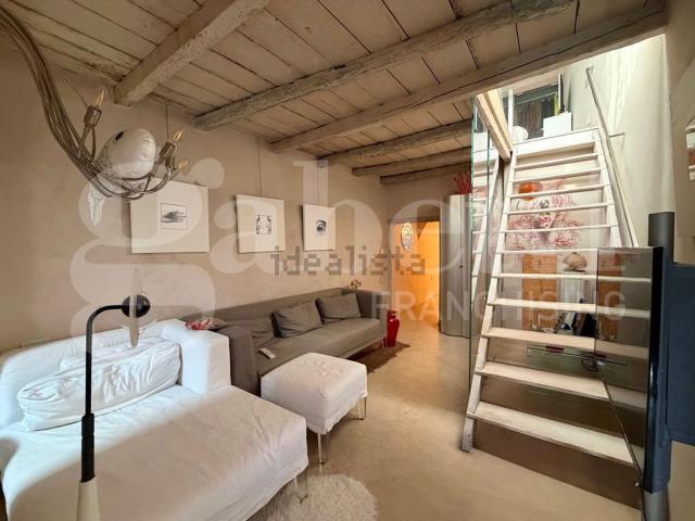 Appartamento in vendita di 173 m² in Via Pesarola, 32