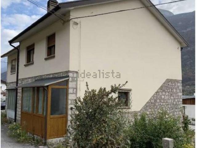 Appartamento in vendita di 173 m² in Via Pians