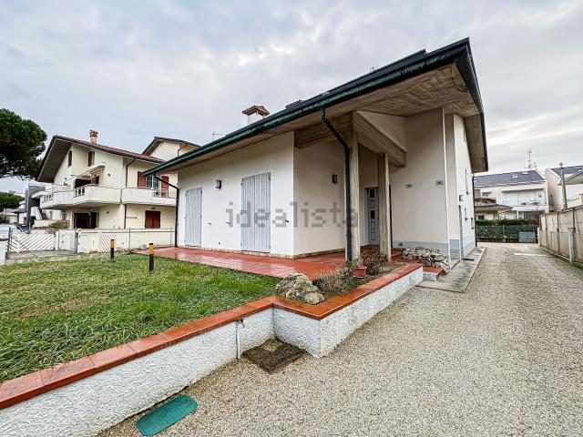 Appartamento in vendita di 173 m² in Via Pinarella, 264