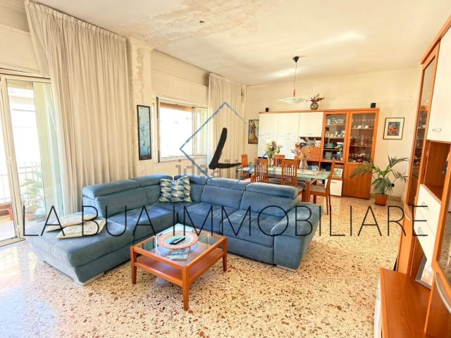 Appartamento in vendita di 173 m² in Corso Camillo Finocchiaro Aprile, 162