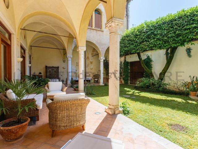 Appartamento in vendita di 173 m² in Piazza delle Erbe