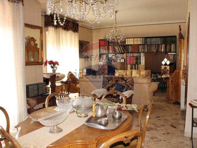 Appartamento in vendita di 174 m² in Via Carnazza, 89