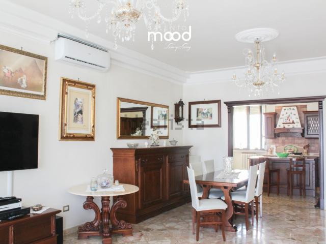 Appartamento in vendita di 174 m² in Via Isabella D&apos Aragona, 26