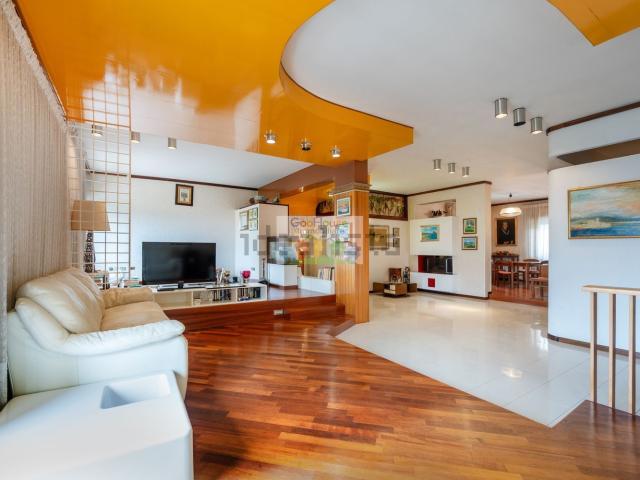 Appartamento in vendita di 174 m² in Via Napoleone Colajanni