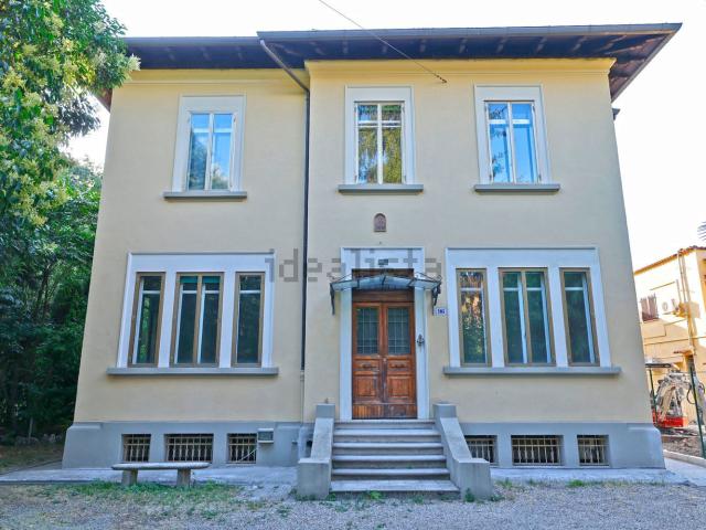 Appartamento in vendita di 174 m² in Via Paolo Fabbri
