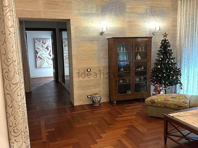 Appartamento in vendita di 174 m² in Via Plebis Rea