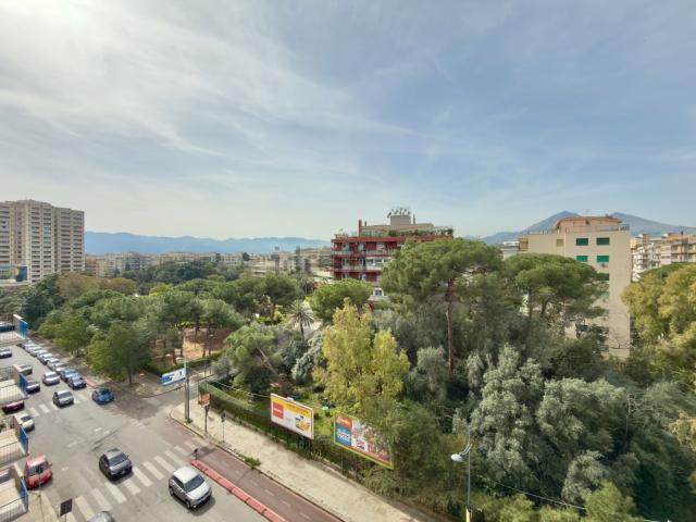 Appartamento in vendita di 174 m² in Via Principe di Paternò, 56
