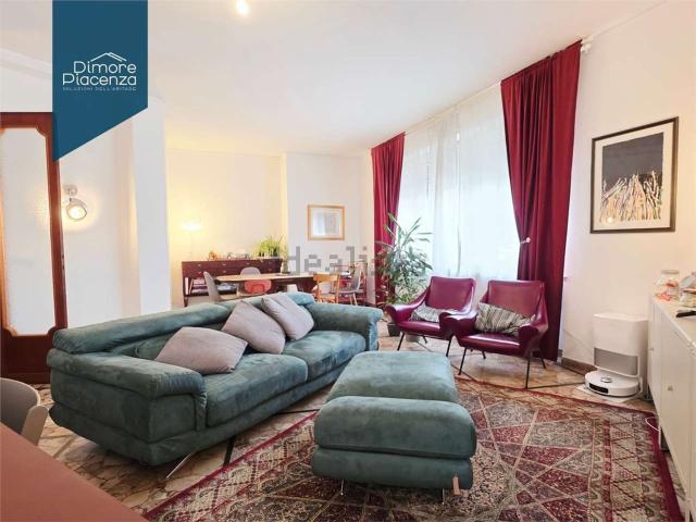 Appartamento in vendita di 175 m² in Via 24 Maggio, 36