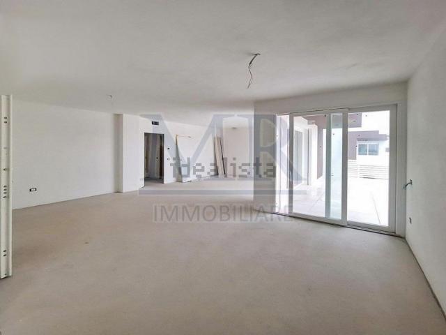 Appartamento in vendita di 175 m² in Via Capitolina