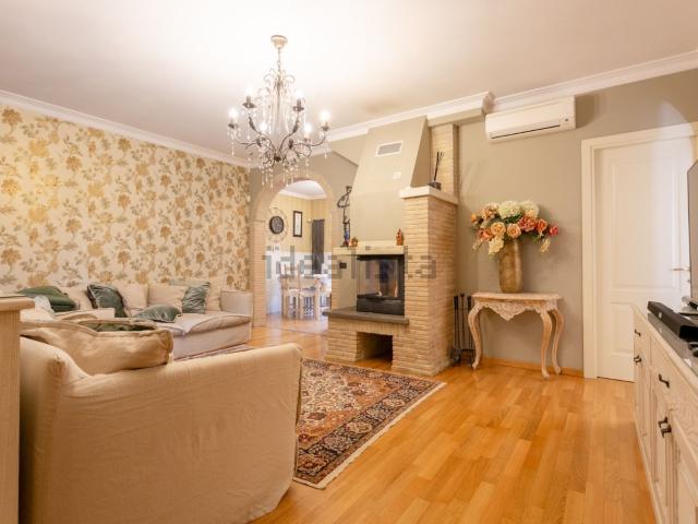 Appartamento in vendita di 175 m² in Via Antonio Zanoni, 26