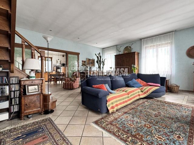 Appartamento in vendita di 175 m² in Via Giacomo Matteotti