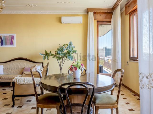 Appartamento in vendita di 175 m² in Via Giovanni di Castri, 25