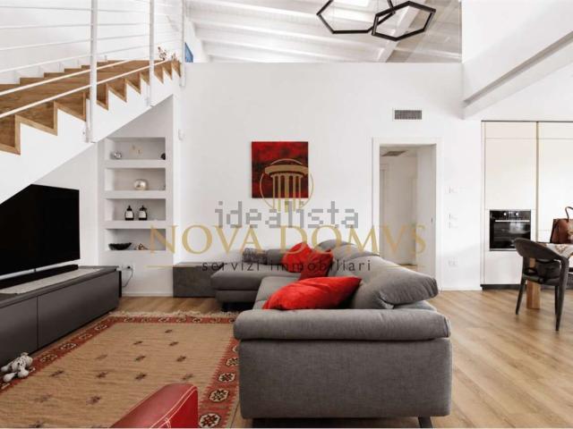 Appartamento in vendita di 175 m² in Via Giovanni Falcone