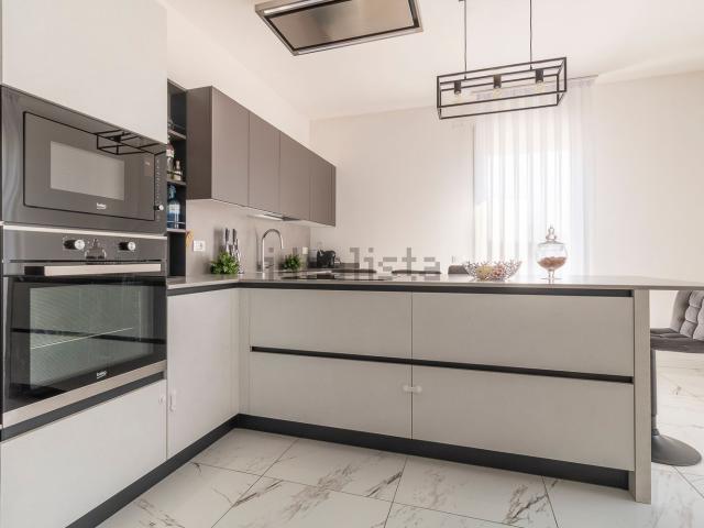 Appartamento in vendita di 175 m² in Via Giovanni Falcone, 5