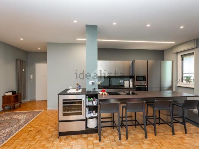 Appartamento in vendita di 175 m² in Via Giovanni Servais, 200