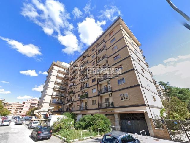 Appartamento in vendita di 175 m² in Via Girolamo Calvanese