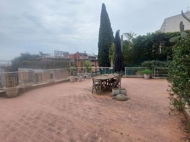 Appartamento in vendita di 175 m² in Via dei Colli della Farnesina