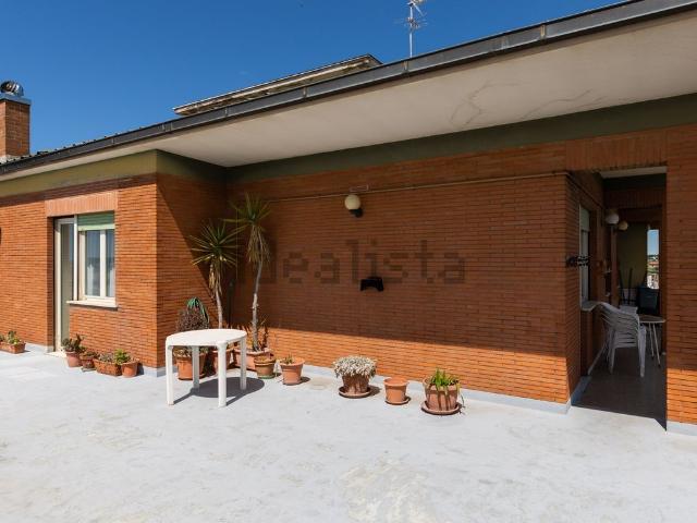 Appartamento in vendita di 175 m² in Via del Mare