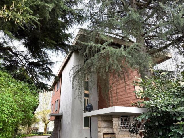 Appartamento in vendita di 175 m² in Via della Sorgente