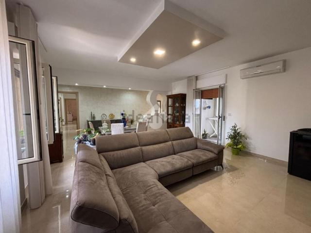 Appartamento in vendita di 175 m² in Via delle Medaglie d&apos oro, 27