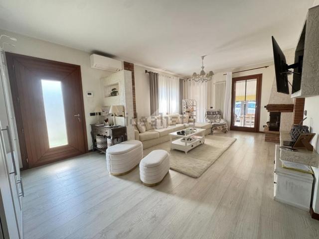 Appartamento in vendita di 175 m² in Via Due Palazzi, 180