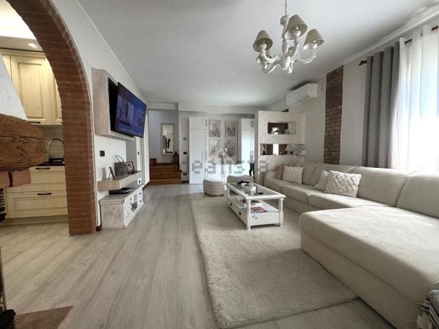 Appartamento in vendita di 175 m² in Via Due Palazzi, 180