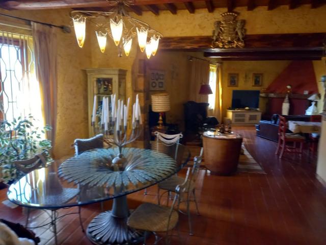Appartamento in vendita di 175 m² in Via Leopardi