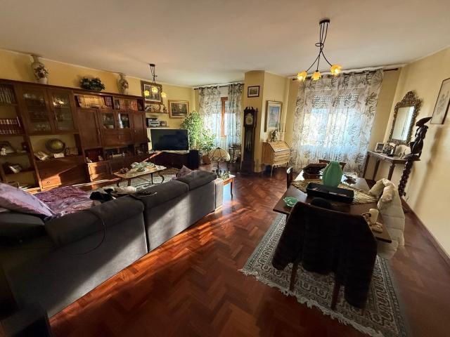 Appartamento in vendita di 175 m² in Via Montegrappa