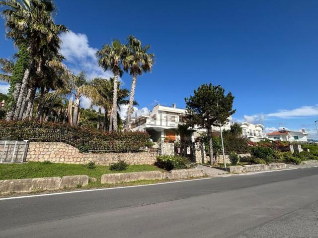 Appartamento in vendita di 175 m² in Via Poseidone, 139