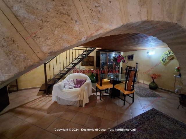 Appartamento in vendita di 175 m² in Via Palagonia