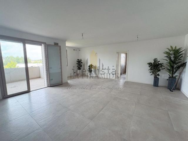 Appartamento in vendita di 175 m² in Via Pietro Confortini, 3965