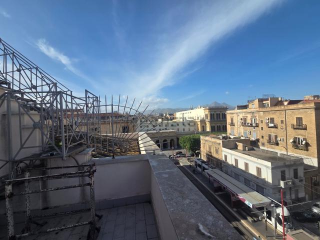 Appartamento in vendita di 175 m² in Via Rosario Gregorio, 36
